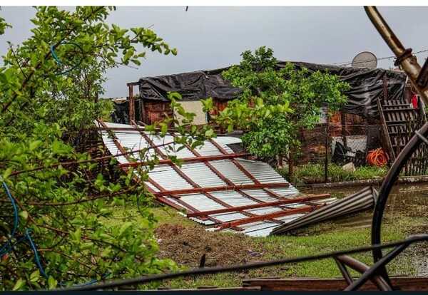 Popular / Villeta: 35 casas fueron destechadas tras temporal y piden asistencia