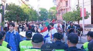 Oposición pide interpelar a Riera y al comandante de la Policía por represión a manifestantes