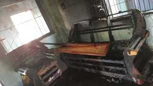 Avisó por celular a su mujer que iba a quemar la casa