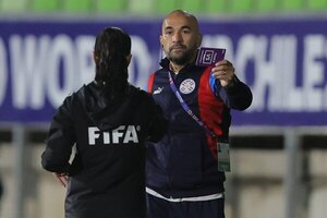 Versus / La "tarjeta verde": novedad y auxilio para los jueces en el Mundial Sub-20