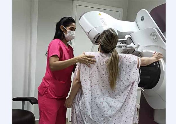Cáncer de mama: La Fundación Tesãi se viste de Rosa | DIARIO PRIMERA PLANA
