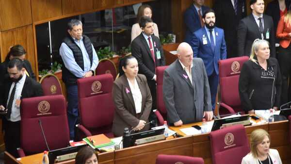Opositores piden a Peña explicar de dónde sale dinero que llega a Mburuvicha Róga