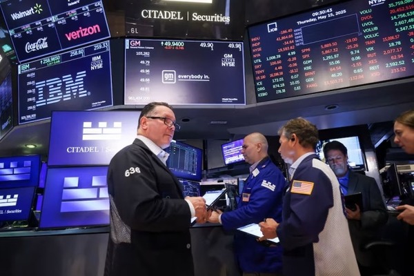 Jornada volátil en Wall Street por el cierre de gobierno y los datos de empleo: el oro marcó un nuevo récord - ADN Digital