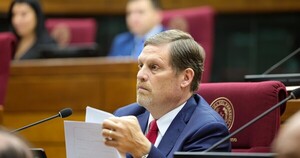 El cartismo frena la interpelación a Riera y lo invita a tomarse un café con la oposición