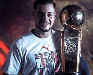Popular / Jean Fernandes posteó una dedicatoria a Cerro por el cumple del club