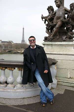 Saiach despliega sus alas en la Place Vendôme de París - Estilo de vida - ABC Color