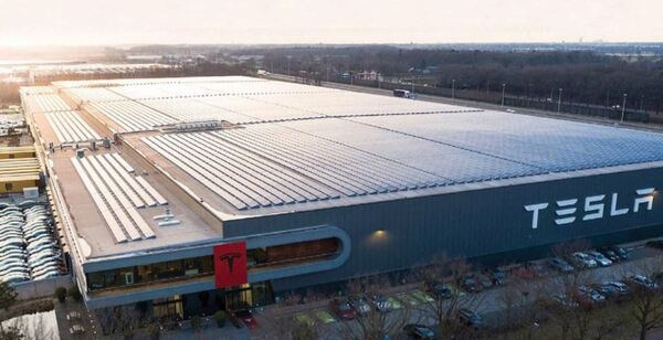 Las acciones de Tesla subieron 3,31% a 459.46 dólares