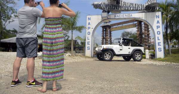 La Nación / Colombia entrega parte de la Hacienda Nápoles de Pablo Escobar a víctimas