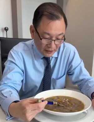 Popular / (VIDEO) Embajador de Taiwán avei le bajó el rico jopara