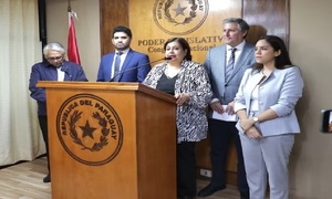Legisladores de la oposición presentarán denuncia ante el Ministerio Público por el escándalo de los sobres - OviedoPress