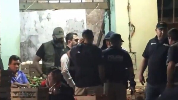 Operativo sorpresa para incautar productos de contrabando en el Mercado de Abasto