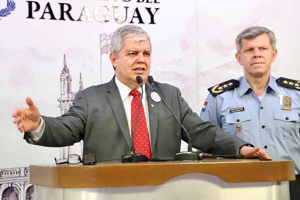 Senado recibe a Riera y al comandante Benítez