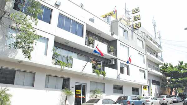 Siempre en "lo suyo", ABC Color está embarcado en otro proyecto destituyente - ADN Digital