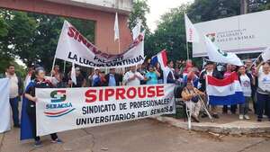 Huelga de funcionarios de Senacsa: cierran calle frente a la sede de San Lorenzo  - Nacionales - ABC Color