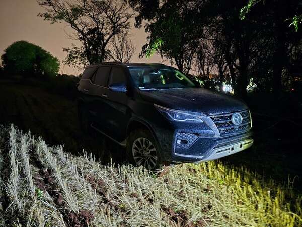 Recuperan en Minga Guazú camioneta hurtada a la Policía Militar de Brasil  - ABC en el Este - ABC Color