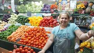 El tomate es el producto más inestable en cuestión de precios, señaló vendedora del Abasto - Economía - ABC Color