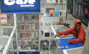 Popular / Detienen a escurridizo ladrón que entró a robar en local de electrónica