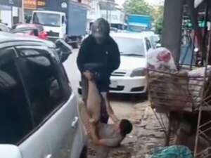 Video: conductores de plataforma se pelean en pleno centro de Luque - Nacionales - ABC Color