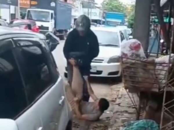 Video: conductores de plataforma se pelean en pleno centro de Luque - Nacionales - ABC Color
