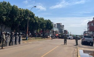 “Paseros” protestaron contra controladores aduaneros argentinos    - La Tribuna