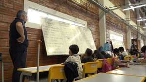 Abandonados por Itaipú y el MEC: dan clases en fábrica y esperan refacciones - Nacionales - ABC Color