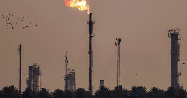 La Nación / El precio del petróleo cae a su nivel más bajo en cinco meses