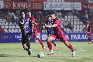 Versus / Nacional recurre a los penales para eliminar a Trinidense y seguir en la Copa Paraguay