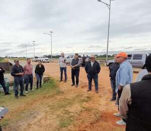 Inundaciones ponen en jaque al campo y ganaderos exigen limpieza del arroyo Ñeembucú  - Nacionales - ABC Color