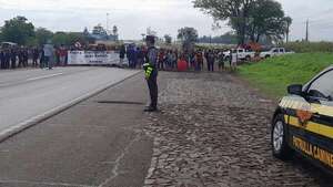 Nativos cierran nuevamente tramos de la ruta PY02 en Caaguazú - Nacionales - ABC Color