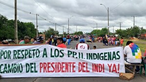 Indígenas mantienen bloqueo de rutas y anuncian una marcha hacia Asunción