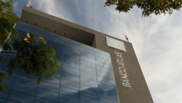 Bancos Atlas y Familiar aclaran que medida judicial no afecta su operatividad