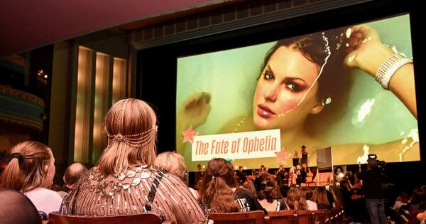 La Nación / Taylor Swift entra a la era de “Showgirl”
