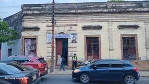 Intento de rapto: Policía finalmente dispuso de un agente frente a escuela - Policiales - ABC Color