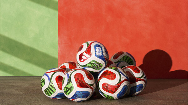Versus / ¡Trionda, la icónica pelota oficial de la Copa del Mundo de la FIFA 2026!