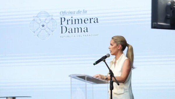 Primera dama se defendió del escándalo de los sobres con dinero: "Me siento avasallada"