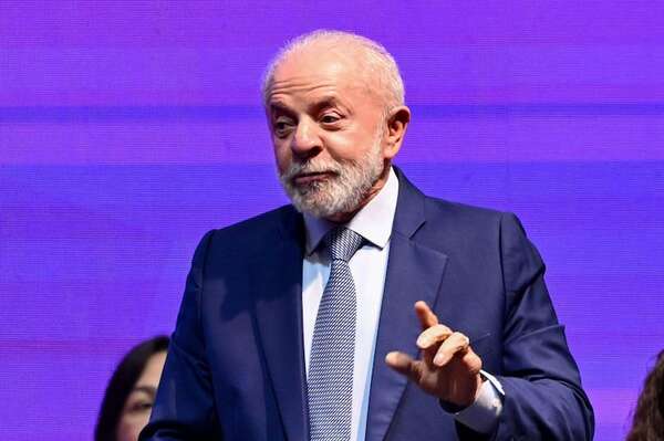 Lula revela un fallo en un avión oficial: “Nos bajamos con miedo de que se incendiara” - Mundo - ABC Color