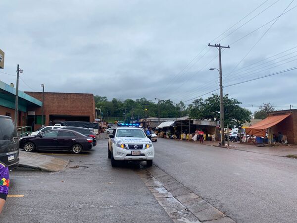 PMT refuerza operativos en la Feria Municipal de Encarnación para garantizar el orden vial