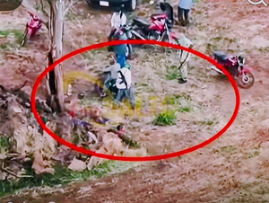 Campesinos con armas de guerra y bombas toman de rehén y humillan a alto jefe policial coreando amenazas de muerte – La Mira Digital