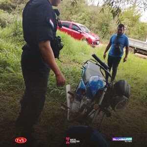 RECUPERAN MOTOCICLETA ROBADA EN EL BARRIO ARROYO PORÃ TRAS PERSECUCIÓN - «TVS DIGITAL»