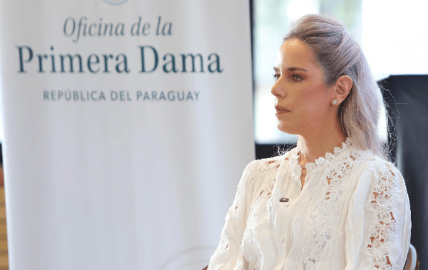 Primera Dama se pronuncia tras feroz ataque de ABC - Noticiero Paraguay