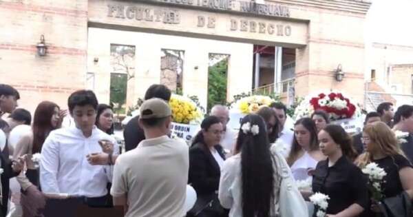 Diario HOY | Estudiantes brindan homenaje póstumo a militar asesinado frente a Derecho UNA