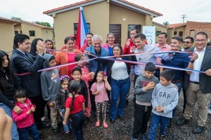 Familias de Hernandarias y Ciudad del Este reciben viviendas del Gobierno Nacional - ADN Digital