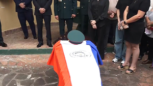 El último adiós al jefe militar asesinado: "Tuvo que pagar con la propia vida su honestidad"