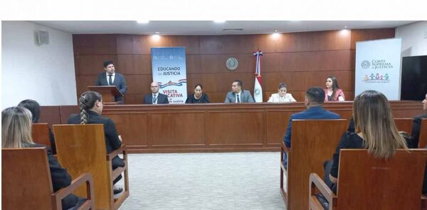 Estudiantes de UNE y Uninorte conocen Palacio de Justicia capitalino