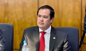 Diputado Gamarra envía escribana a ciudadano que lo cuestionó en redes - OviedoPress