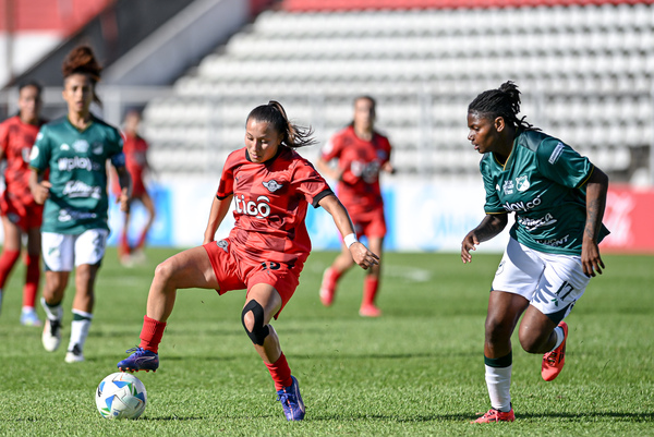 Paridad en el debut