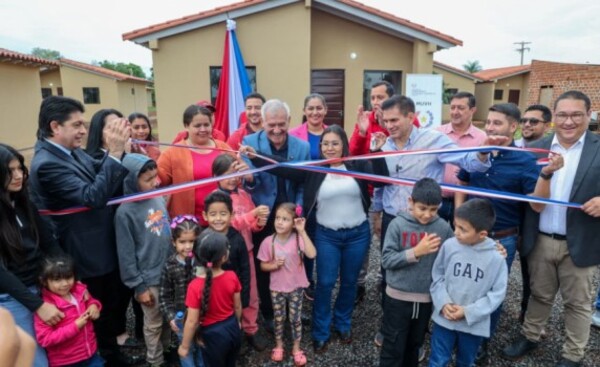 Entregan viviendas a 89 familias en Alto Paraná