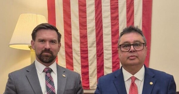 Leite se reunió con un asesor clave de Trump para "frenar la injerencia de la China comunista"