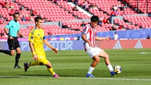 La Albirroja cae, pero clasifica a los octavos de final