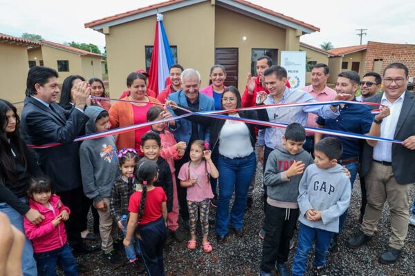 Gobierno entrega viviendas dignas a familias de Alto Paraná